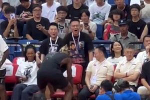 巴特勒：我狠起来连凳子都不放过。。。。