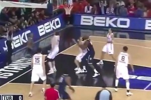 这投篮令对手绝望！2010年世锦赛，杜兰特独得28分率美国夺冠